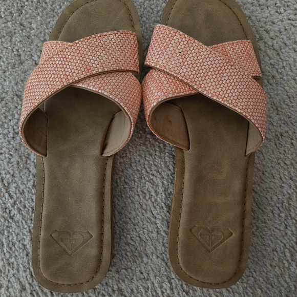 Roxy Women's Peach Cross Strap Sandals - Picture 1 of 3